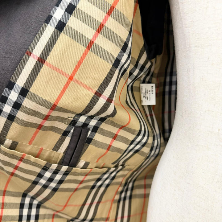 Great Burberrys coat Nova check pattern on the back Fly front charcoal