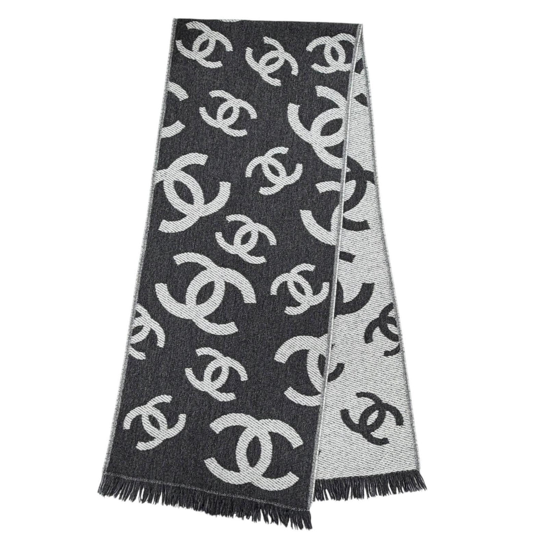 Pristine CHANEL Scarf Cashmere blend COCO Mark with fringe gray wool Women