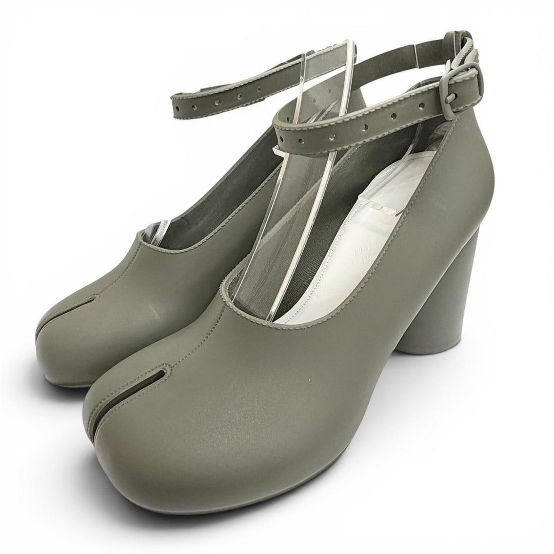 Great Maison Margiela 22 pumps TABI Ankle strap rain shoes khaki 35 S58WL0222