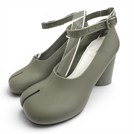 Great Maison Margiela 22 pumps TABI Ankle strap rain shoes khaki 35 S58WL0222