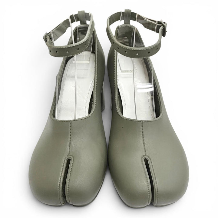 Great Maison Margiela 22 pumps TABI Ankle strap rain shoes khaki 35 S58WL0222
