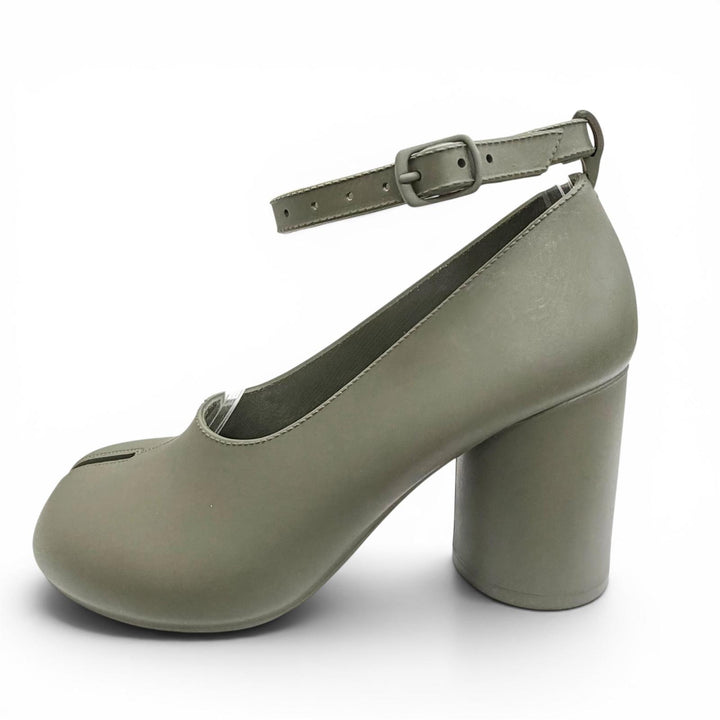 Great Maison Margiela 22 pumps TABI Ankle strap rain shoes khaki 35 S58WL0222