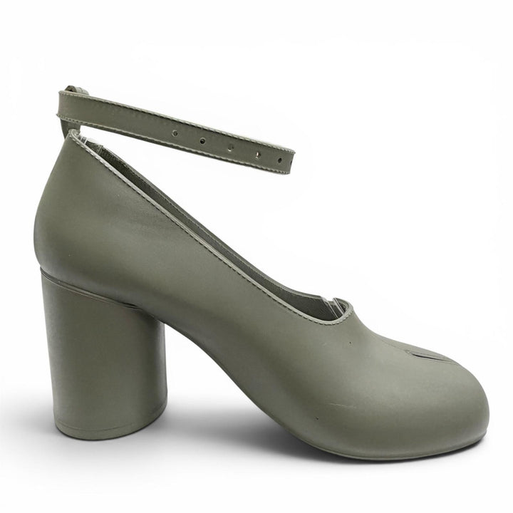 Great Maison Margiela 22 pumps TABI Ankle strap rain shoes khaki 35 S58WL0222