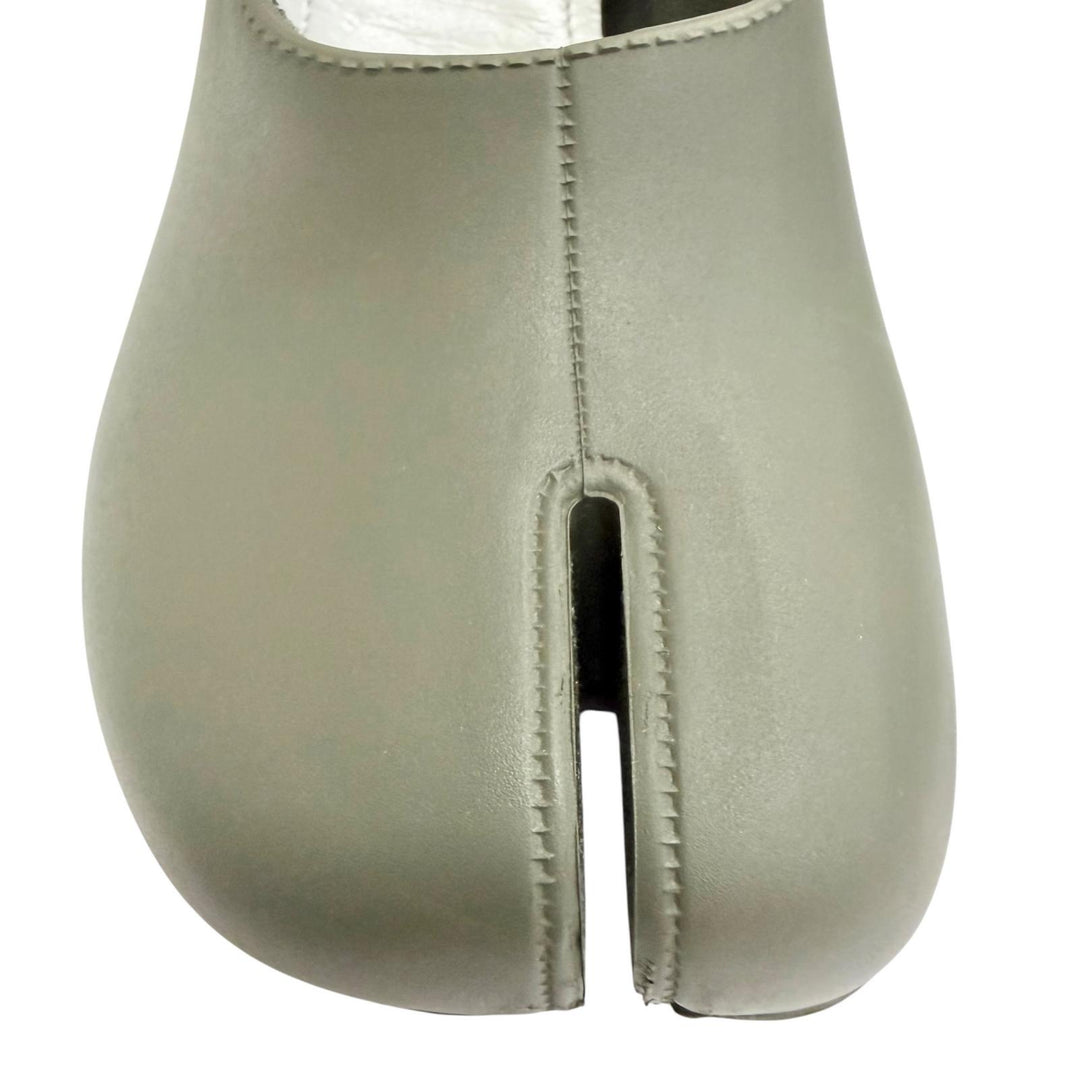 Great Maison Margiela 22 pumps TABI Ankle strap rain shoes khaki 35 S58WL0222