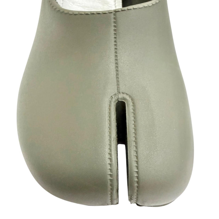 Great Maison Margiela 22 pumps TABI Ankle strap rain shoes khaki 35 S58WL0222