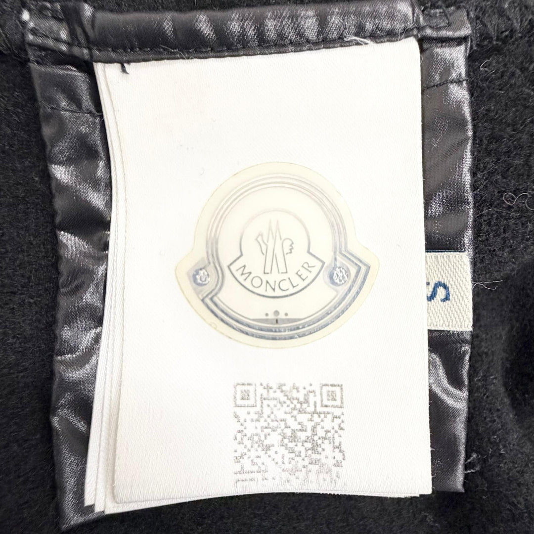 Great MONCLER poncho MANTELLA Logo patch down sleeve fringe cape coat black S