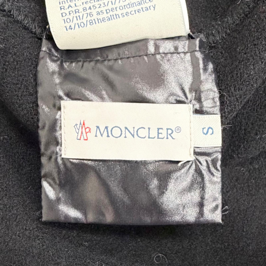 Great MONCLER poncho MANTELLA Logo patch down sleeve fringe cape coat black S