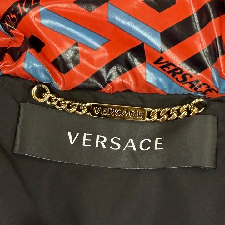 Great VERSACE Down jacket Medusa Button Hooded Red series Nylon Women 38 1001397