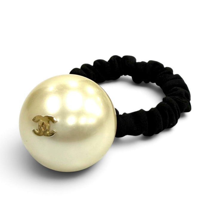 Great CHANEL Shush COCO Mark Fake Pearl black fabric Women F20V