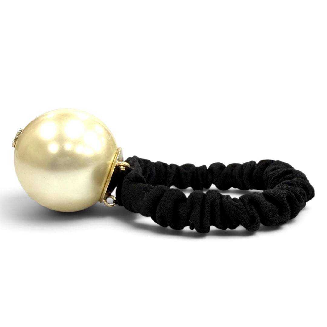Great CHANEL Shush COCO Mark Fake Pearl black fabric Women F20V
