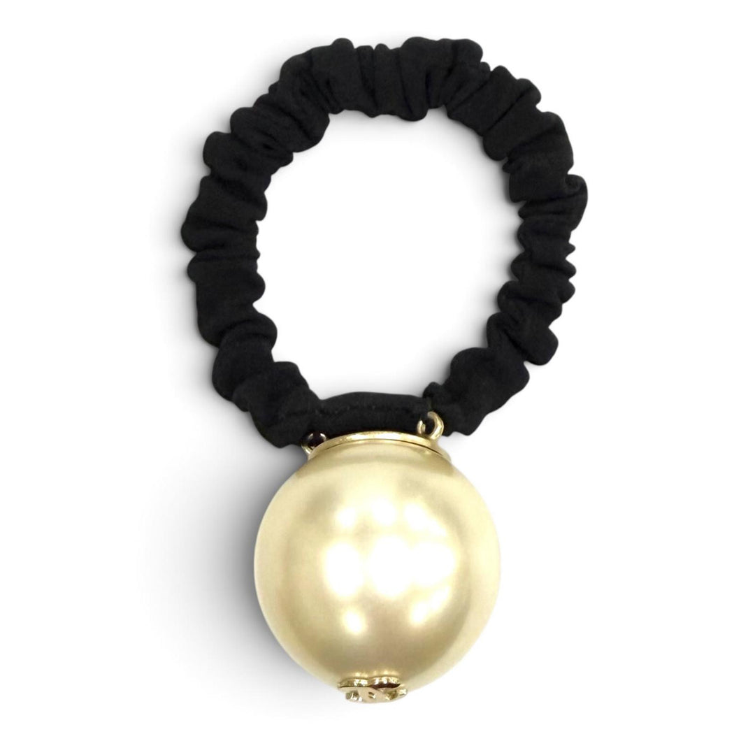 Great CHANEL Shush COCO Mark Fake Pearl black fabric Women F20V