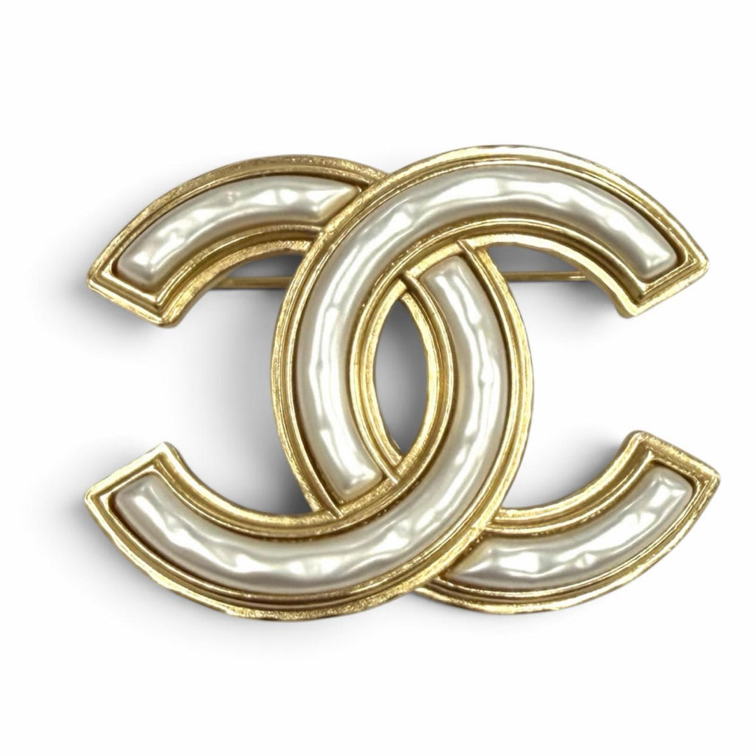 Excellent CHANEL Brooch COCO Mark Eco Pearl white Women A22A