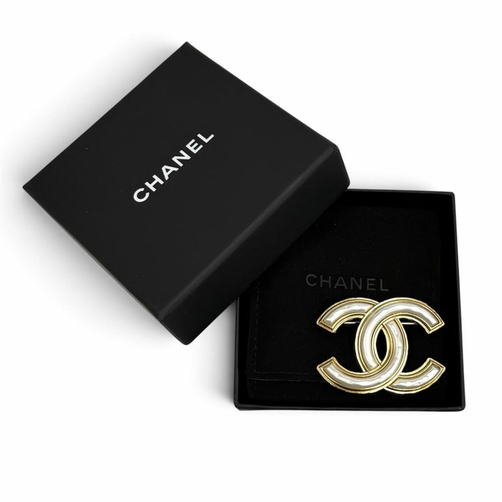 Excellent CHANEL Brooch COCO Mark Eco Pearl white Women A22A