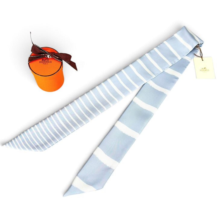 Pristine HERMES scarf border Light blue silk Women