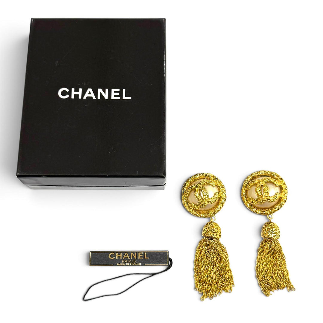Great CHANEL Earring COCO Mark Lava Eco Pearl gold Women 93A