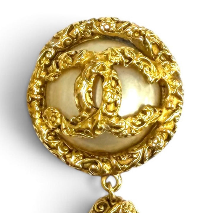 Great CHANEL Earring COCO Mark Lava Eco Pearl gold Women 93A