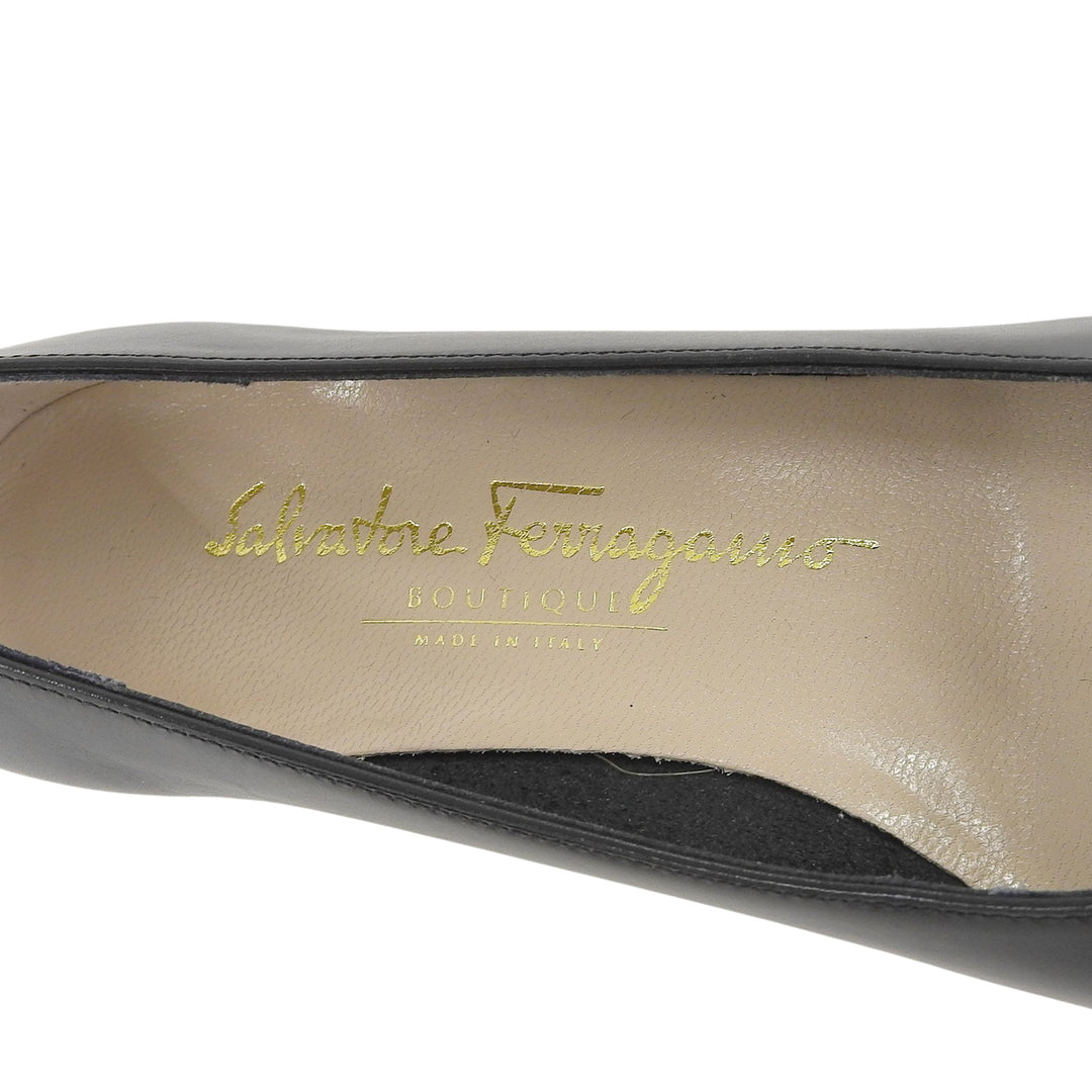 Pristine Salvatore Ferragamo pumps SENATO Gancini Ribbon Design black leather 6