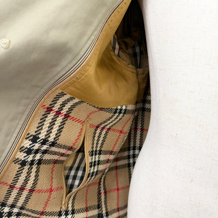 Great Burberrys coat Nova check pattern on the back with wool liner khaki