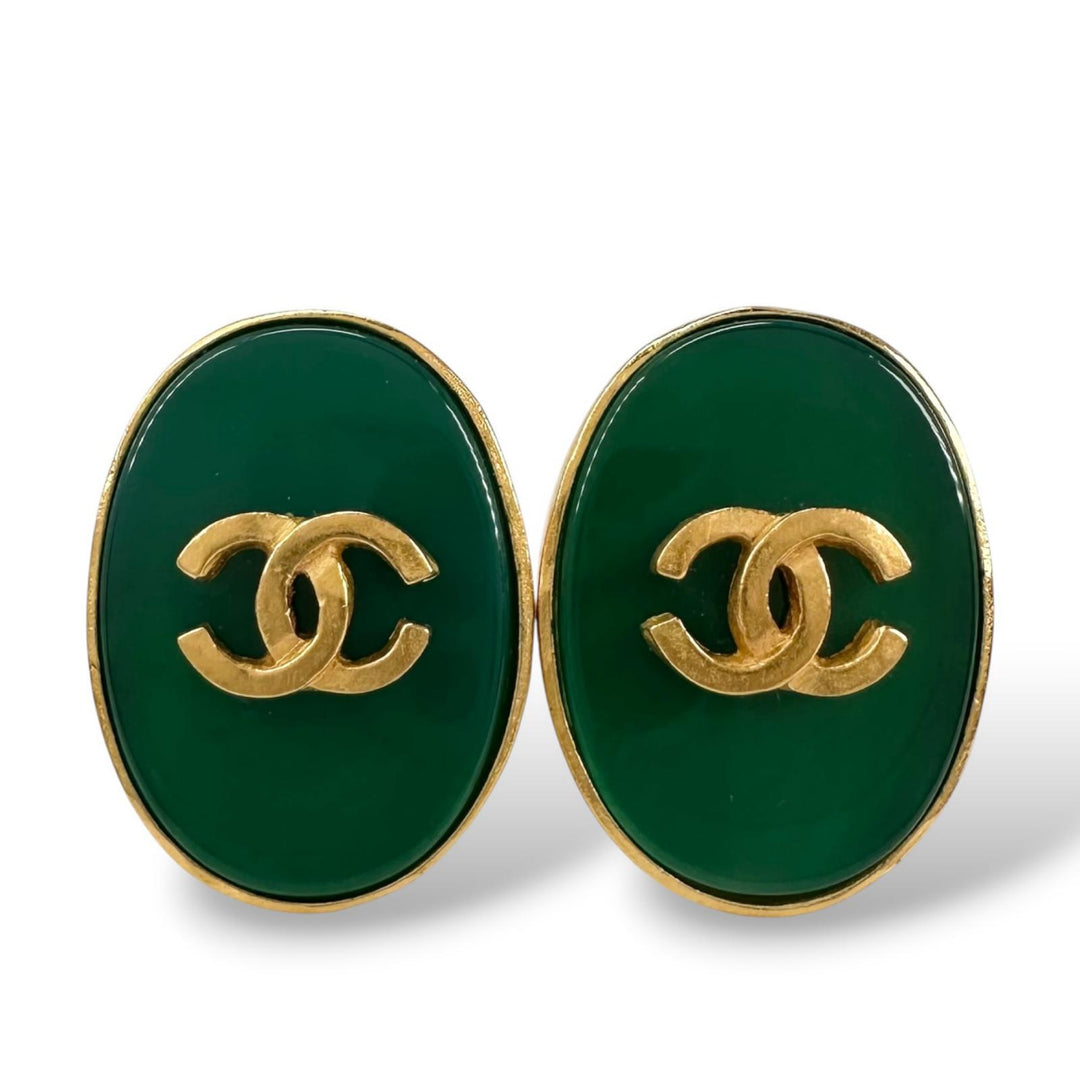 Great CHANEL Earring Oval-shaped COCO Mark Gripoa green Gold Plated Women 95A