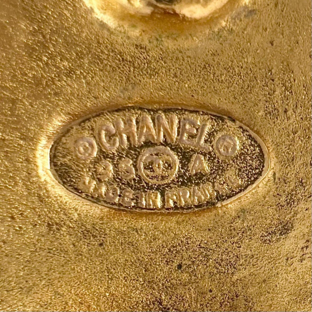 Great CHANEL Earring Oval-shaped COCO Mark Gripoa green Gold Plated Women 95A