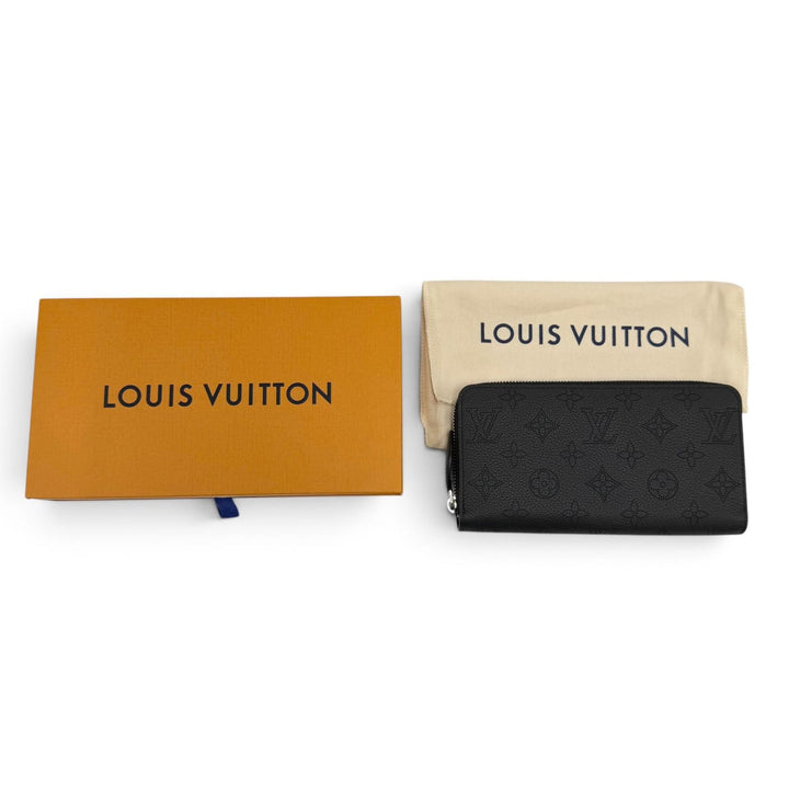 Excellent LOUIS VUITTON Purse Zippy wallet Zip Around black Mahina Women M61867
