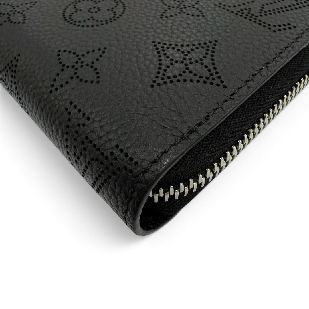 Excellent LOUIS VUITTON Purse Zippy wallet Zip Around black Mahina Women M61867