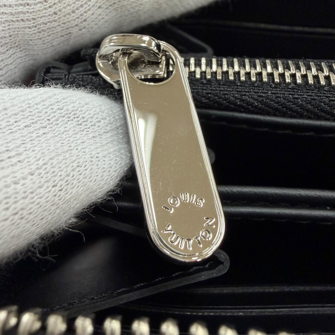 Excellent LOUIS VUITTON Purse Zippy wallet Zip Around black Mahina Women M61867