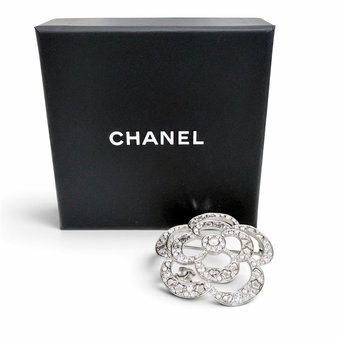 Excellent CHANEL Brooch Camellia COCO Mark Pearl Rhinestone Heart A25P AB9720