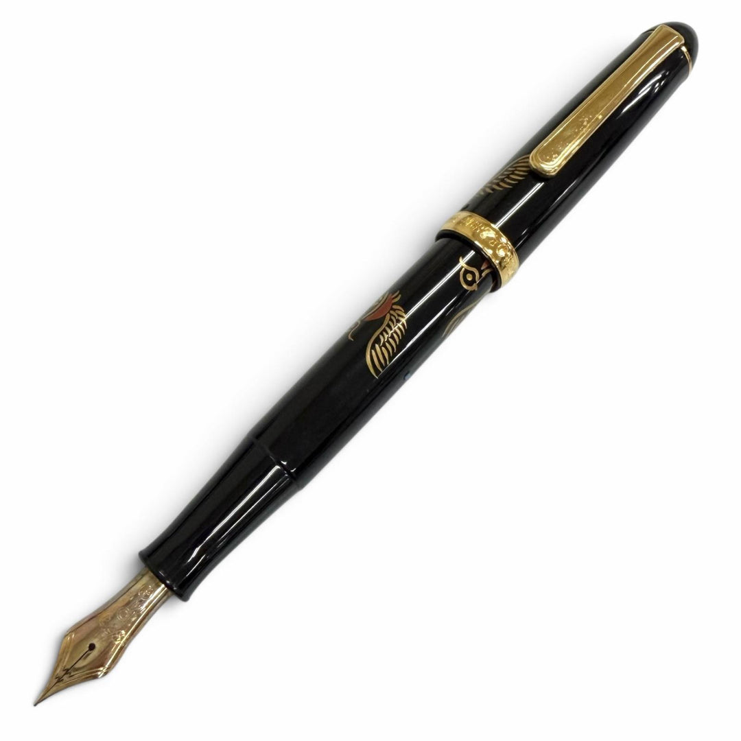 Very Good PLATINUM fountain pen Makie Phoenix design, made by Ippei, cap type.