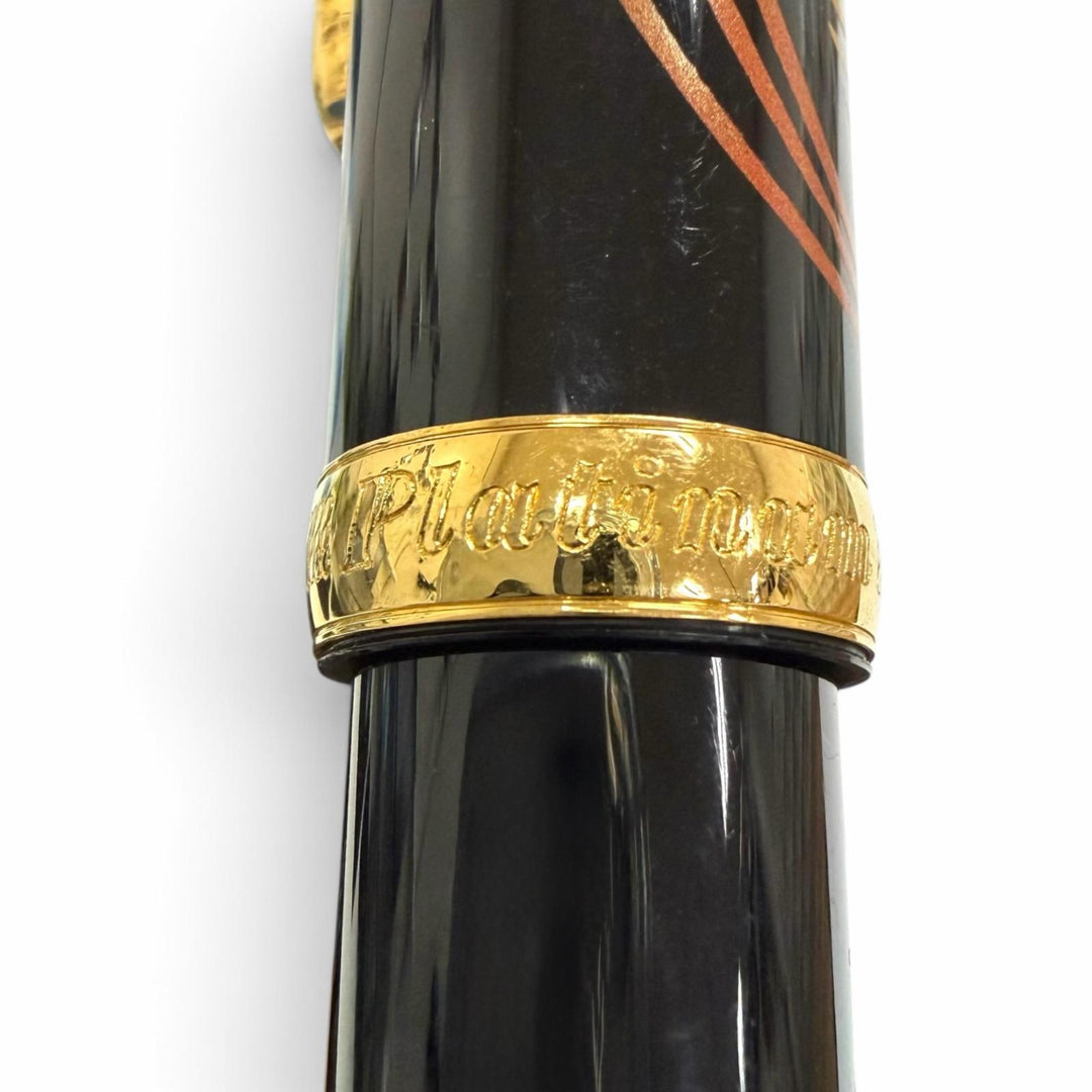 Very Good PLATINUM fountain pen Makie Phoenix design, made by Ippei, cap type.