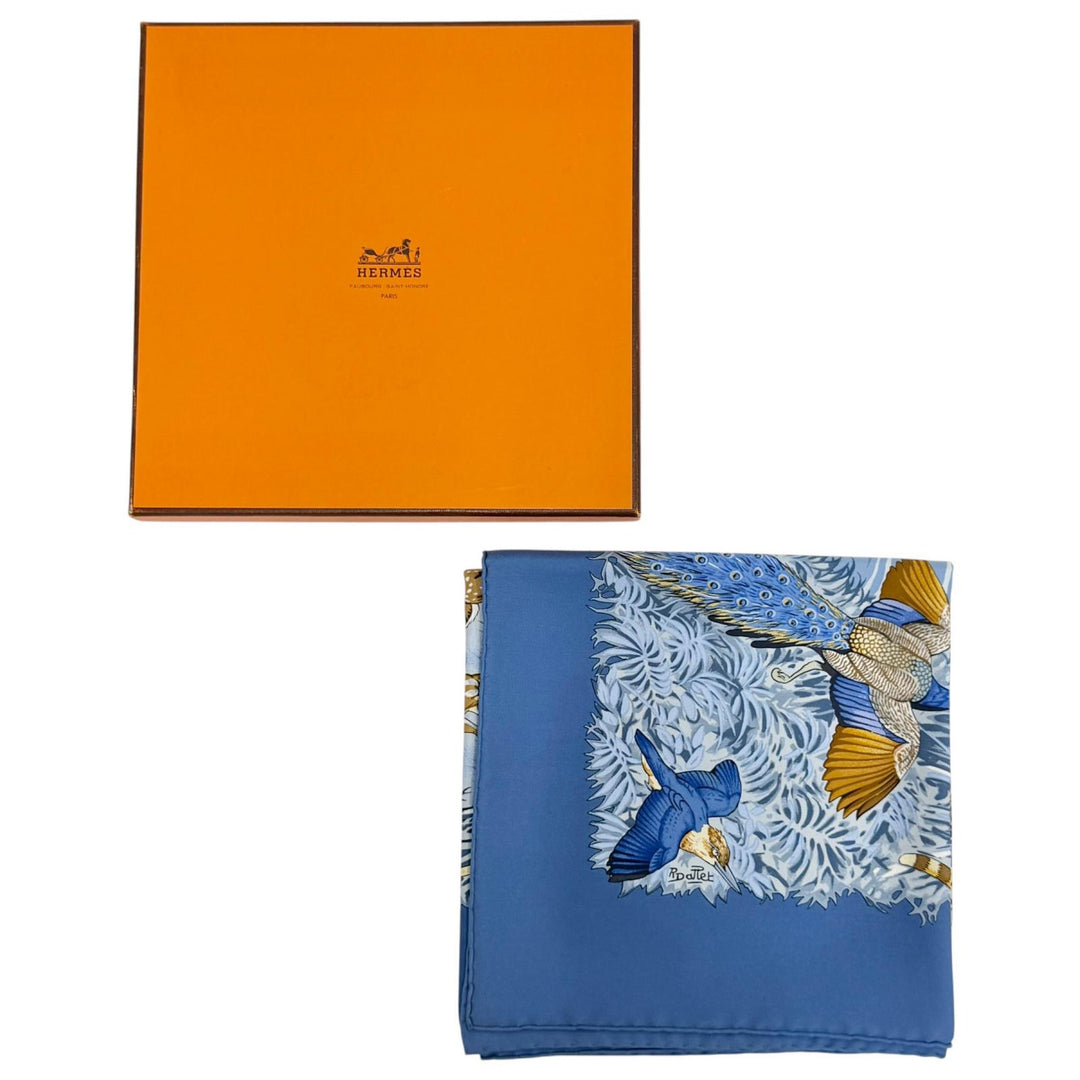 Excellent HERMES scarf LA TREVE DE L EAU (The Water Truce) Carre 90 Blue silk