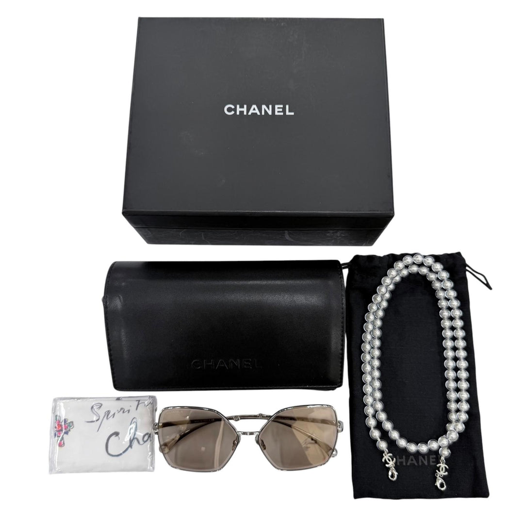 Excellent CHANEL sunglasses COCO Mark Pearl Chain Butterfly Silver Women 4262