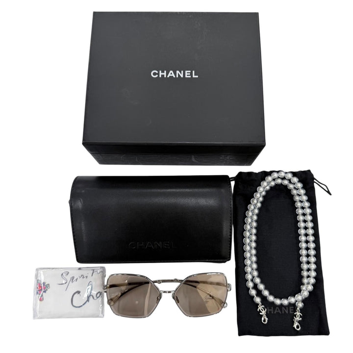 Excellent CHANEL sunglasses COCO Mark Pearl Chain Butterfly Silver Women 4262