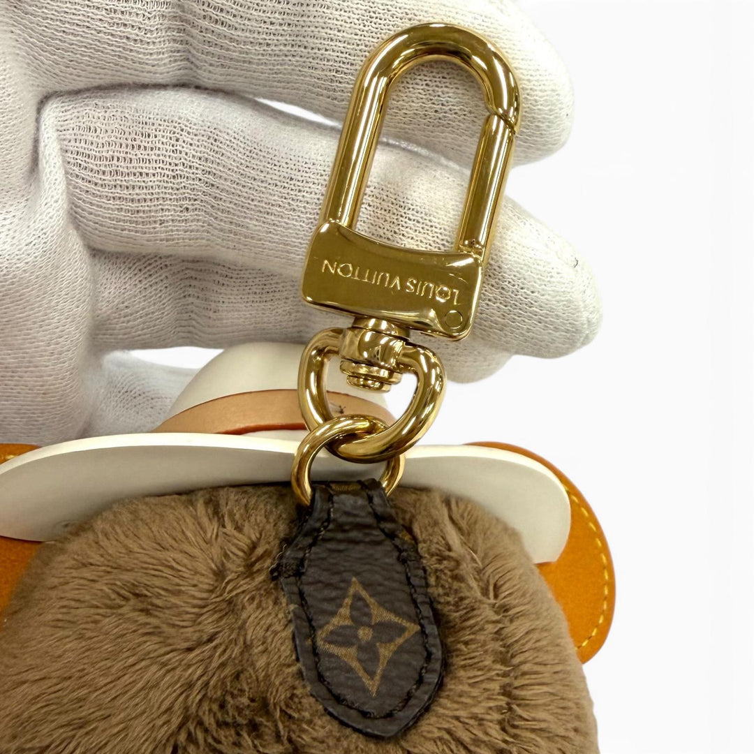 Excellent LOUIS VUITTON key ring LV Louis Bear bag charm Women M03176