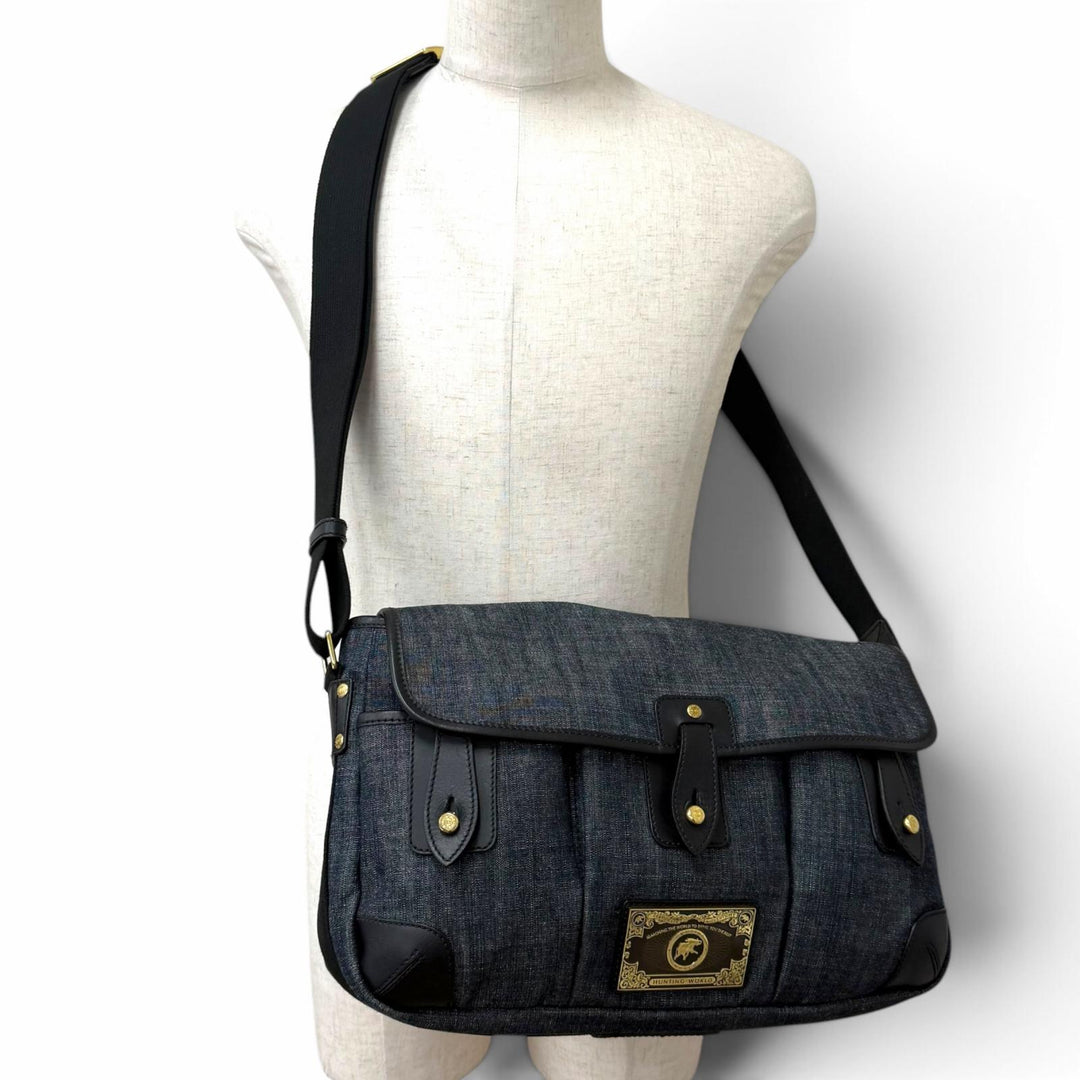 Great HUNTING WORLD Shoulder Bag Carryall Messenger bag with logo Indigo blue