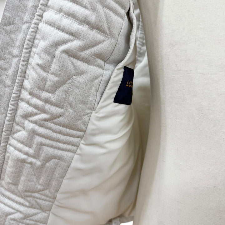 Great LOUIS VUITTON Down vest Quilted Snow white cotton mens 46