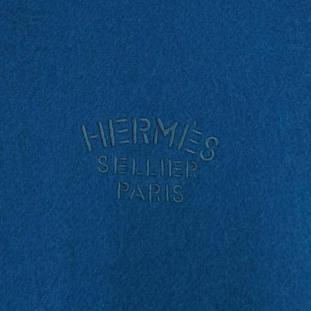 Excellent HERMES shawl Large scarf with embroidered logo Blue cashmere