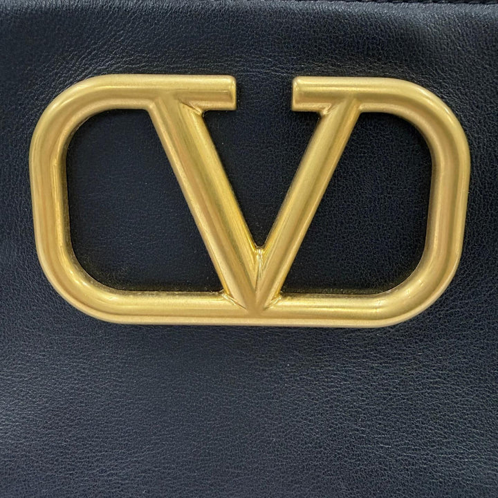 Excellent VALENTINO Cosmetics Pouch V-logo leather zip-up black XW2P0X38ZXL
