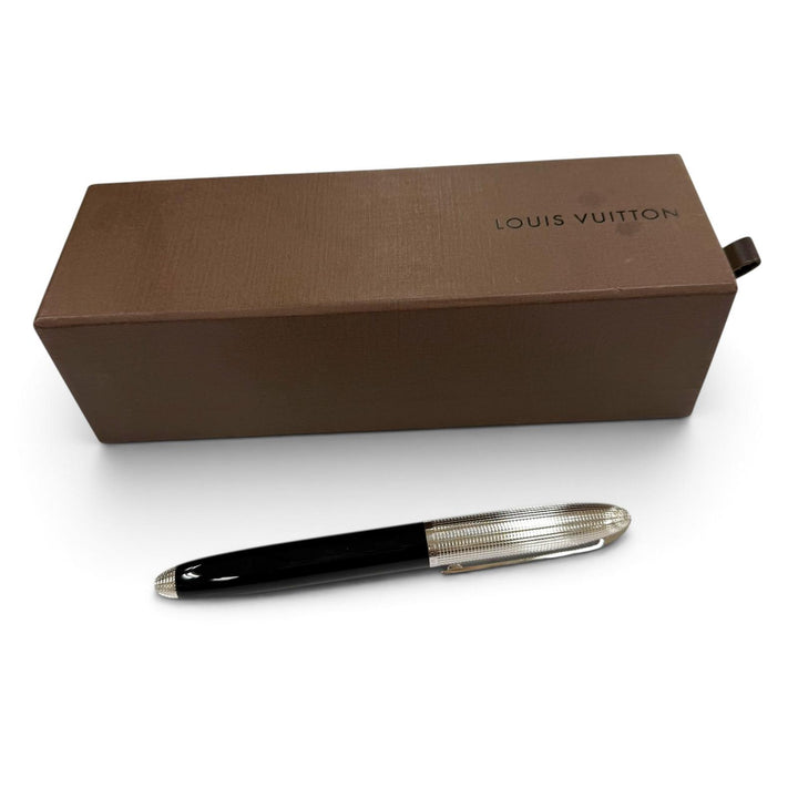 Excellent LOUIS VUITTON Ballpoint pen Dock lacquer Cap type black Resin mens