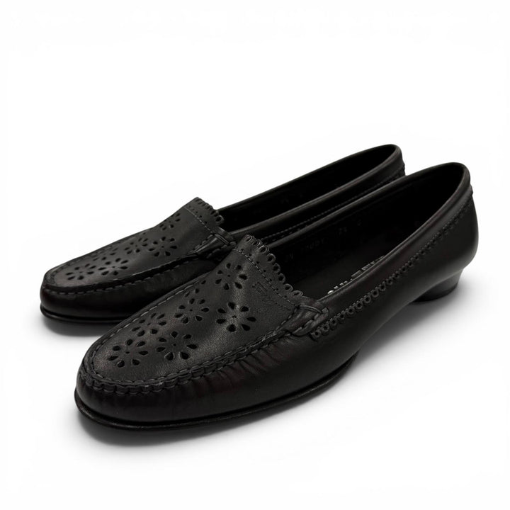 Excellent Salvatore Ferragamo pumps Flower patch leather flats black Women 7.5
