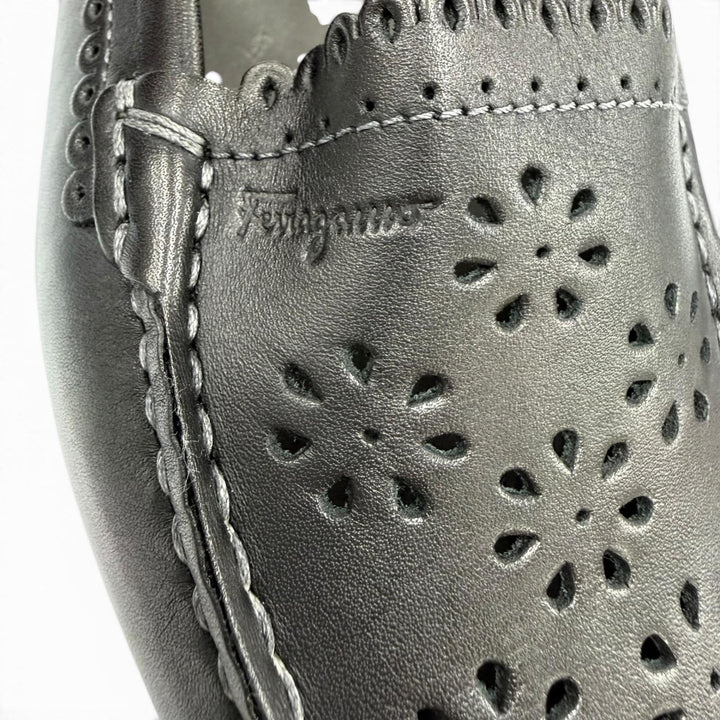 Excellent Salvatore Ferragamo pumps Flower patch leather flats black Women 7.5
