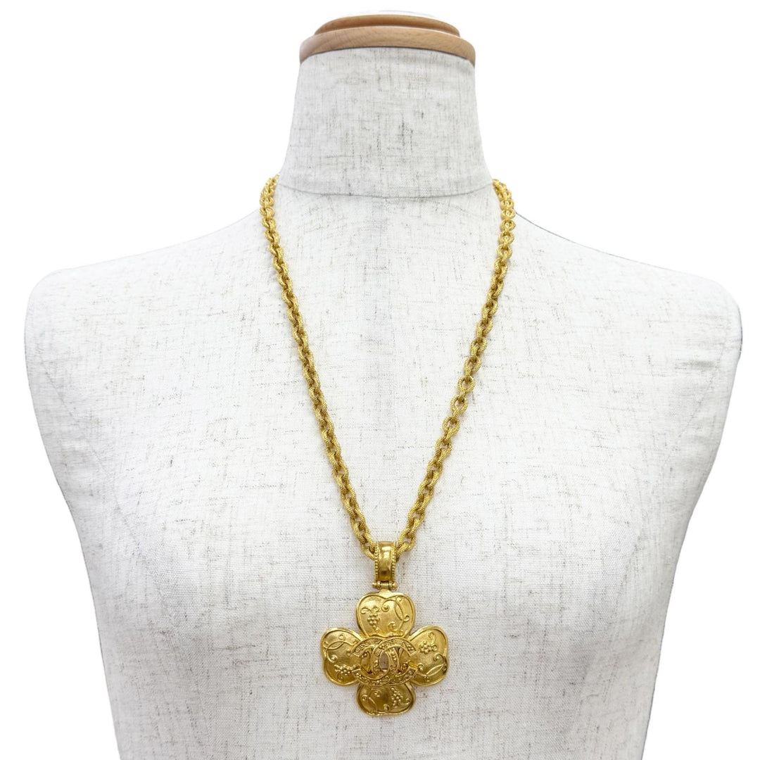 Very Good CHANEL Necklace COCO Mark Heart Motif Four-Leaf Clover Chain gold 96A
