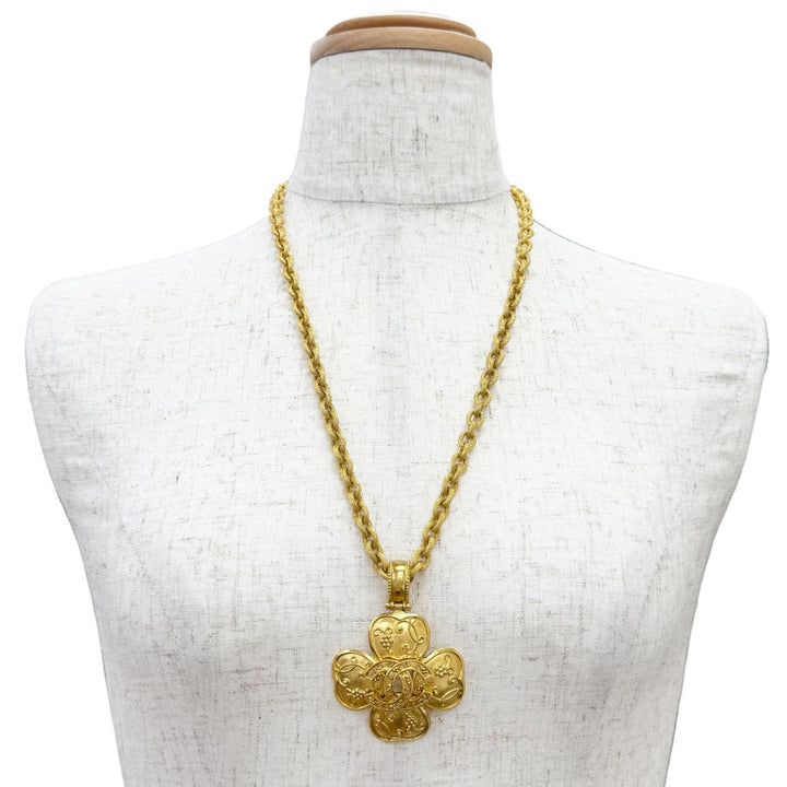 Very Good CHANEL Necklace COCO Mark Heart Motif Four-Leaf Clover Chain gold 96A