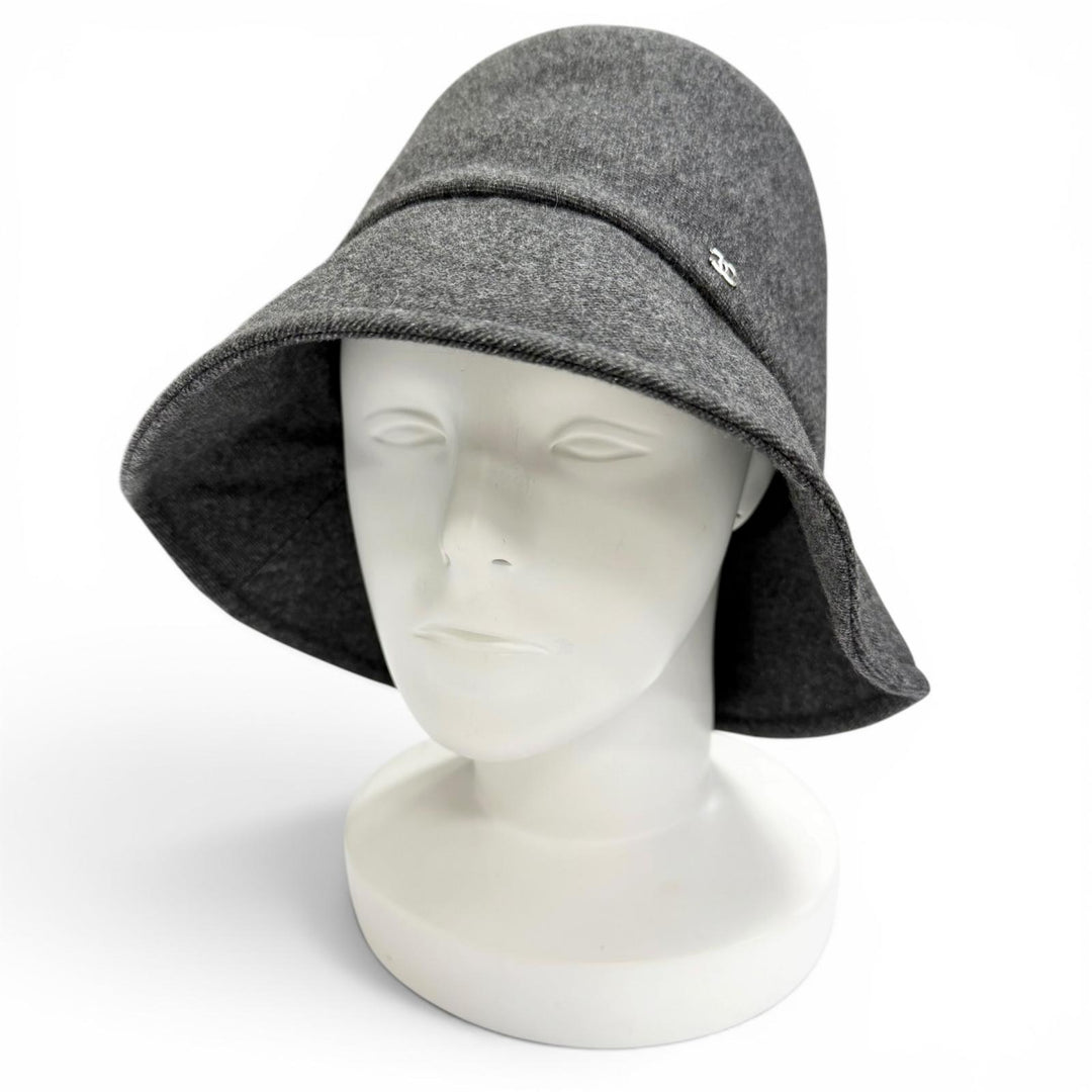 Pristine CHANEL COCO Mark Bucket Hat with Glittery Thread gray cashmere L 21B