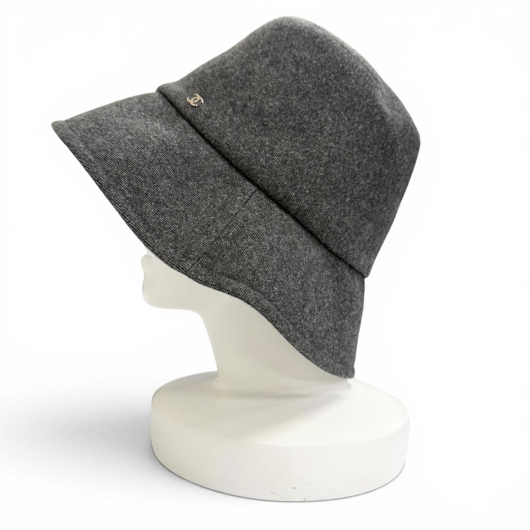 Pristine CHANEL COCO Mark Bucket Hat with Glittery Thread gray cashmere L 21B