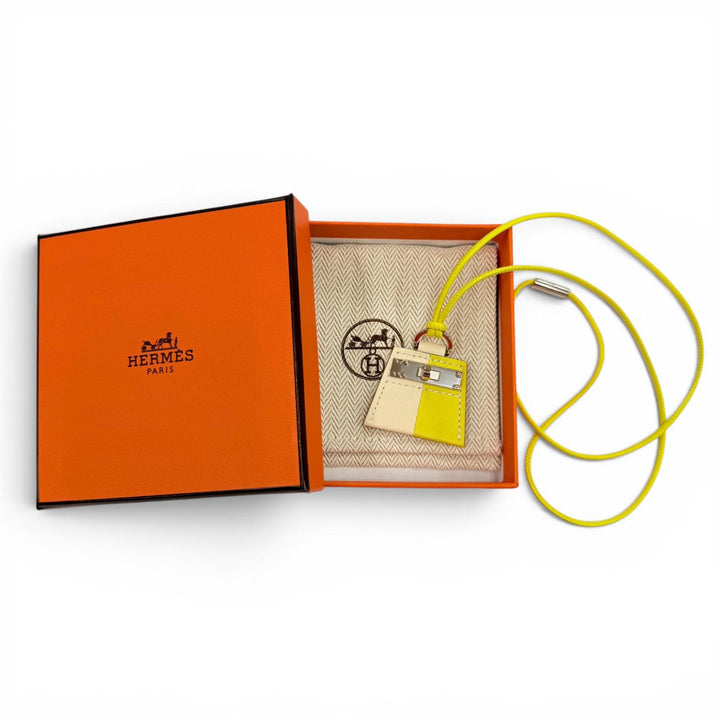 Pristine HERMES Necklace Mon Petit Kelly Necklace leather Women