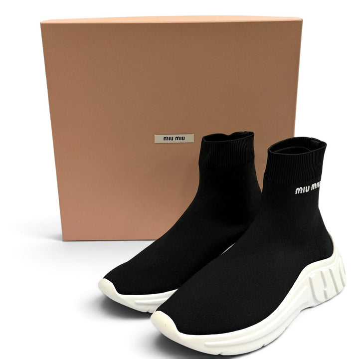Great MIUMIU sneakers Logo embroidered knit socks, high-top style. 37 5T664C