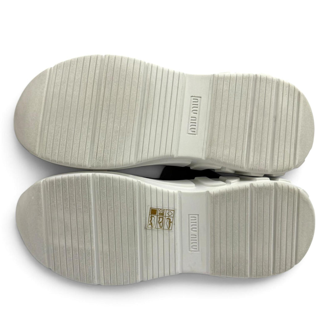 Great MIUMIU sneakers Logo embroidered knit socks, high-top style. 37 5T664C