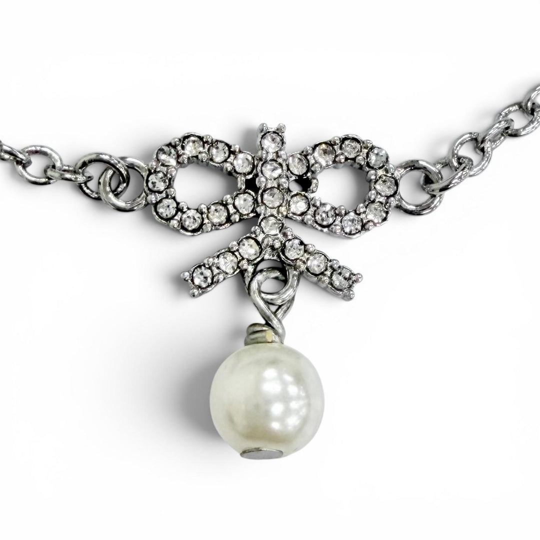 Excellent DIOR Necklace CD logo, ribbon motif, rhinestones, faux pearls Silver