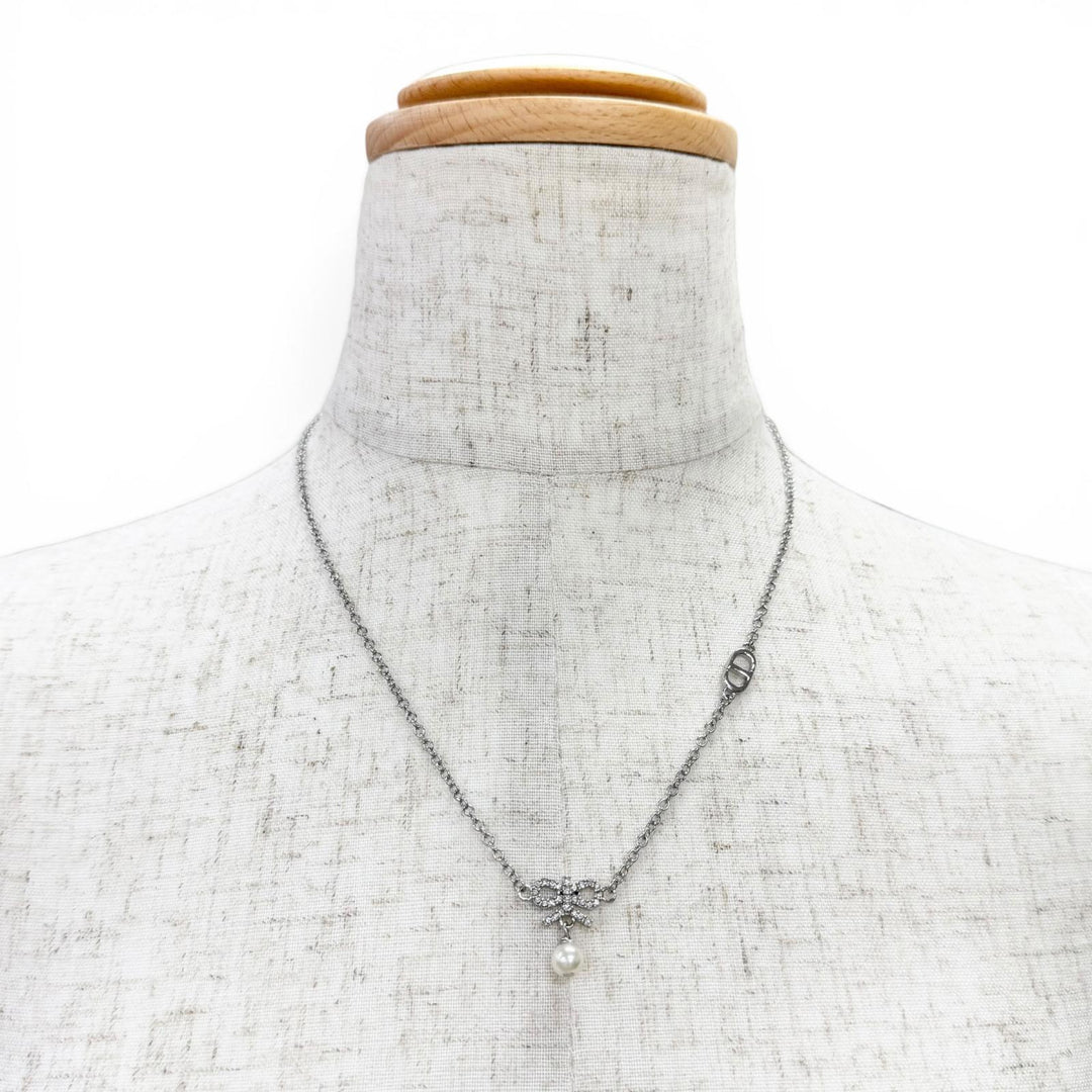 Excellent DIOR Necklace CD logo, ribbon motif, rhinestones, faux pearls Silver